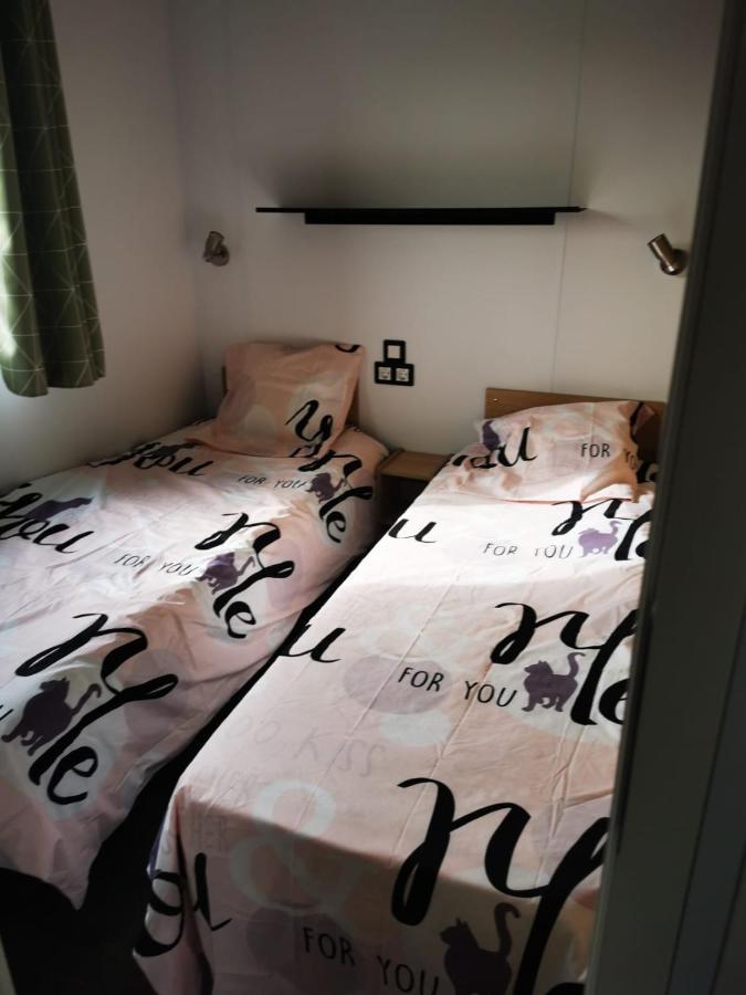 Mobil Home Neuf Camping L Ile Dor Plage St Raphael Avec Piscine Saint-Raphaël Kültér fotó