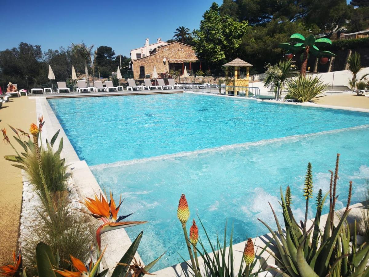 Mobil Home Neuf Camping L Ile Dor Plage St Raphael Avec Piscine Saint-Raphaël Kültér fotó